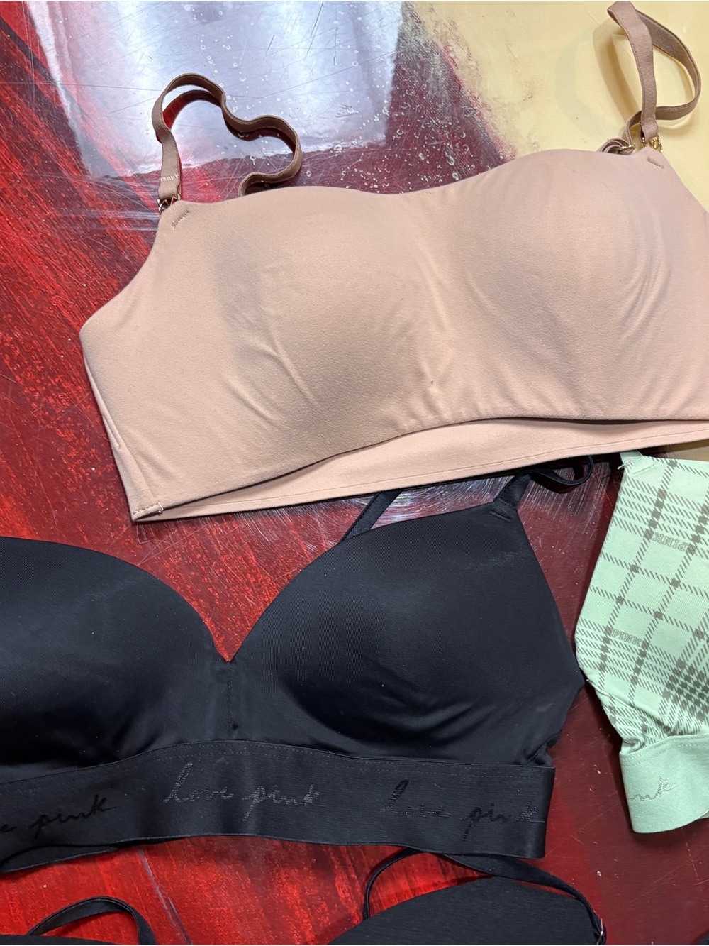 Lot of 7 Victoria’s secret/Pink bras - smaller sizes - Picture 4 of 6